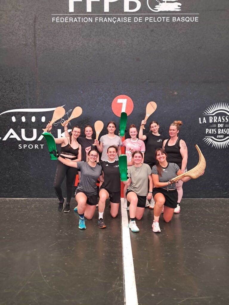 Chistera pelote basque initiation Biarritz